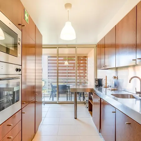 Seaside 3bdr Flat In Salgados With Pool By Lovelystay