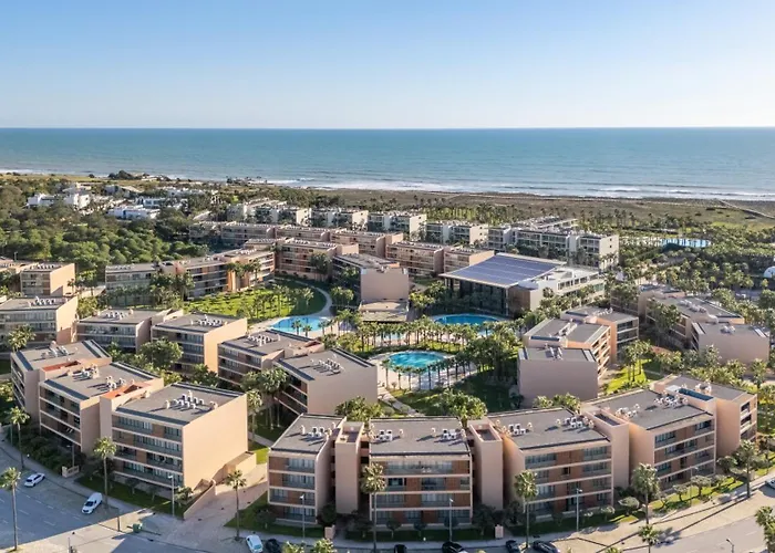 Seaside 3bdr Flat In Salgados With Pool By Lovelystay