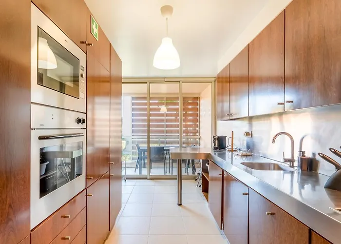 Seaside 3bdr Flat In Salgados With Pool By Lovelystay