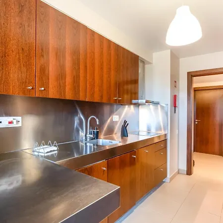 Seaside 3bdr Flat In Salgados With Pool By Lovelystay